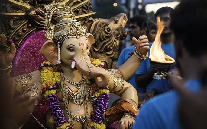 Fotografía del festival en celebración del dios Ganesha en la India.